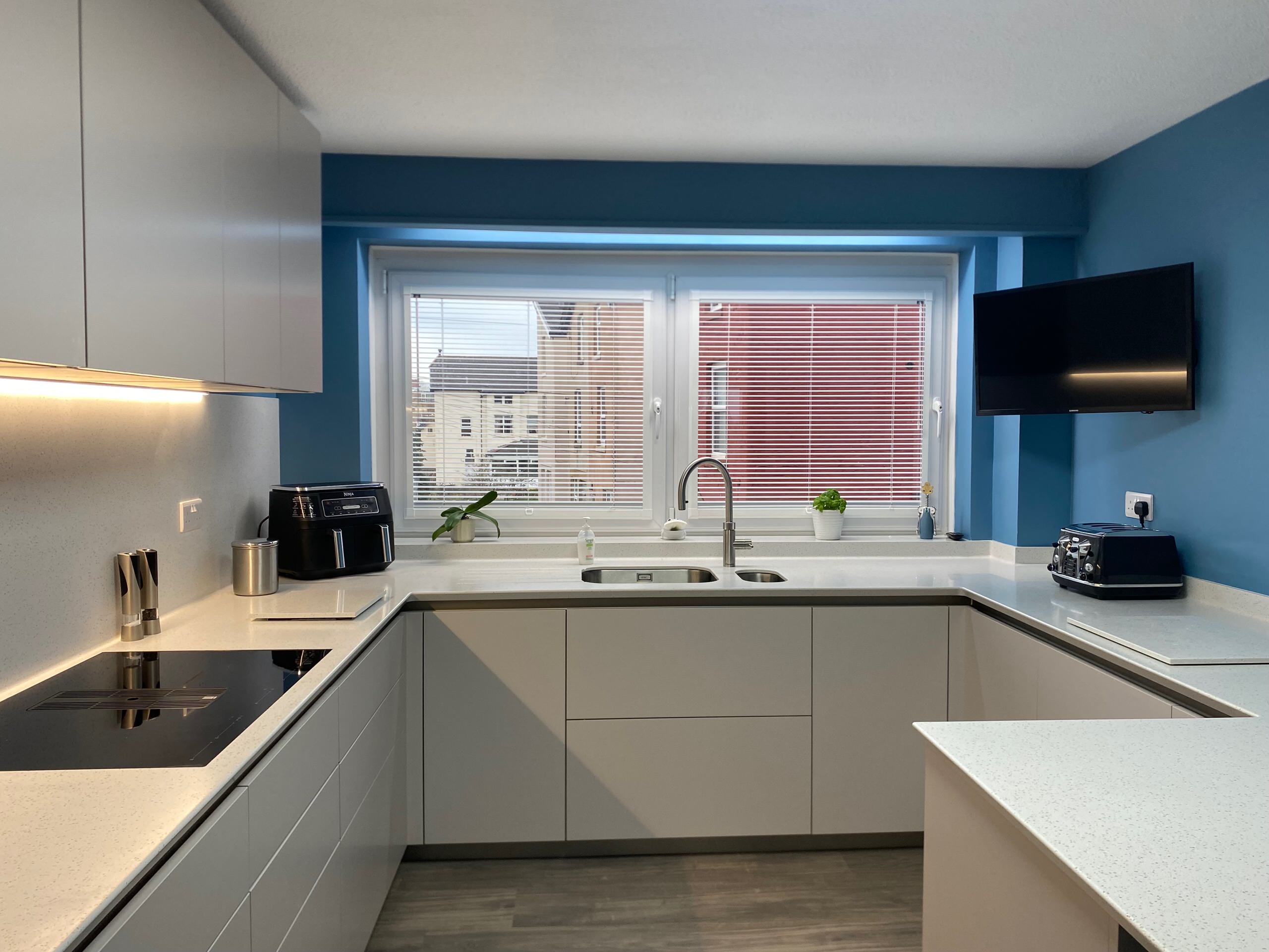 Handleless Apartment Kitchen in Silk Gloss Loam Finish