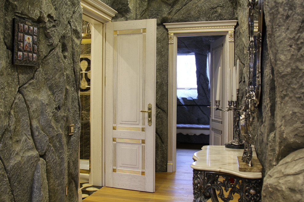 Двухэтажная квартира в Павловске. От классики до первобытного.