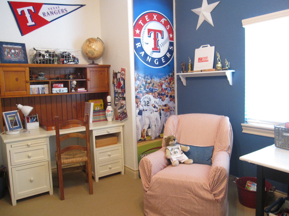 Inspiration for a traditional kids' room in Austin.