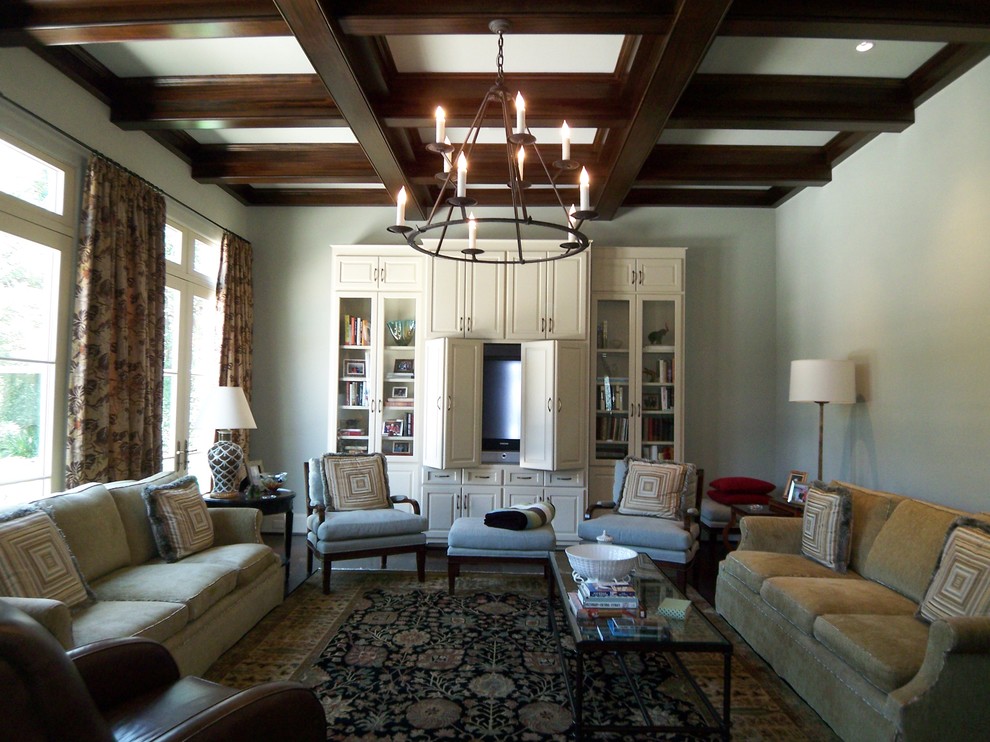 Traditional family room in Houston.