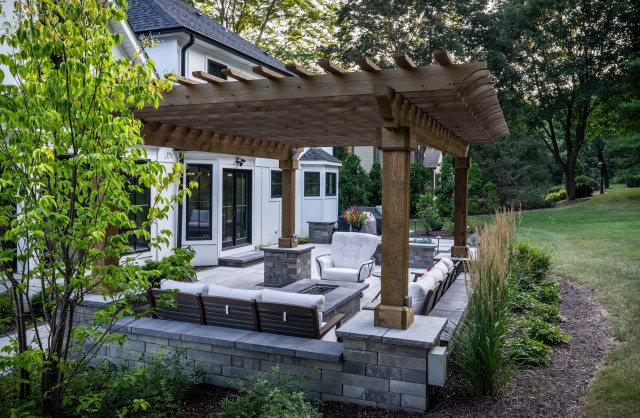 Delafield - Elevated Enhancement contemporary-uteplats
