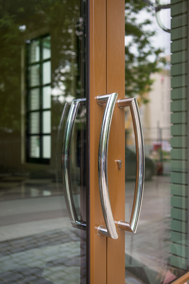 пер. Васнецова д.9 стр.2 (деревянные и дерево-алюминиевые окна и двери)