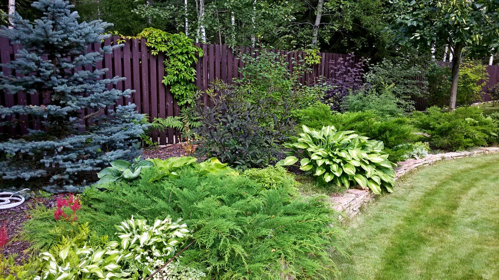 Подпорная стенка вдоль границы участка