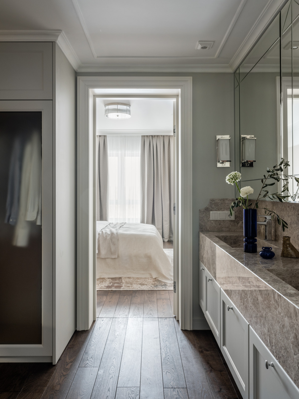 Светлая квартира для ценителей искусства в Москве 120 кв.м.