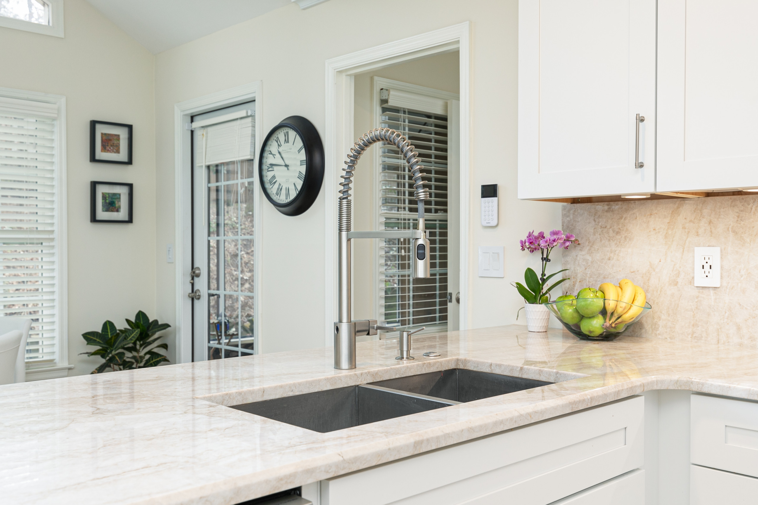 Undermount Sink with Faucet Sprayer