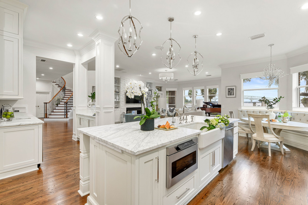 Inspiration for a transitional kitchen remodel in Jacksonville