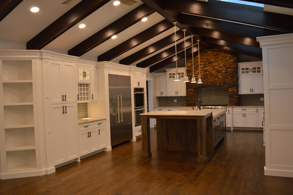 Example of a transitional kitchen design in Chicago