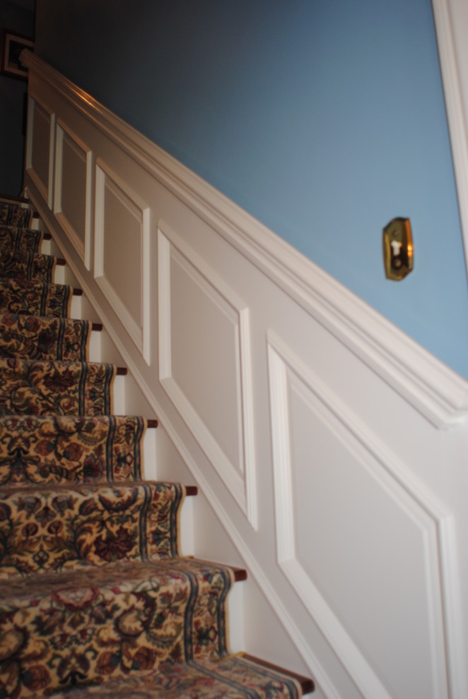 Mid-sized traditional carpeted straight staircase in Philadelphia with wood risers.