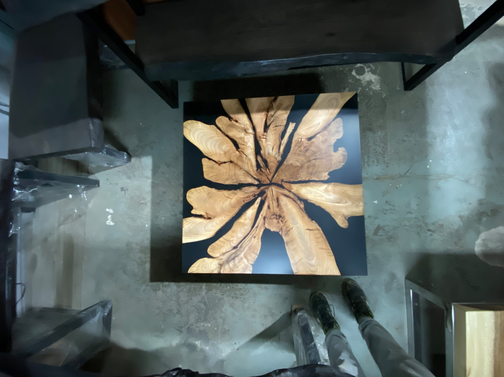 Журнальный стол из ореха