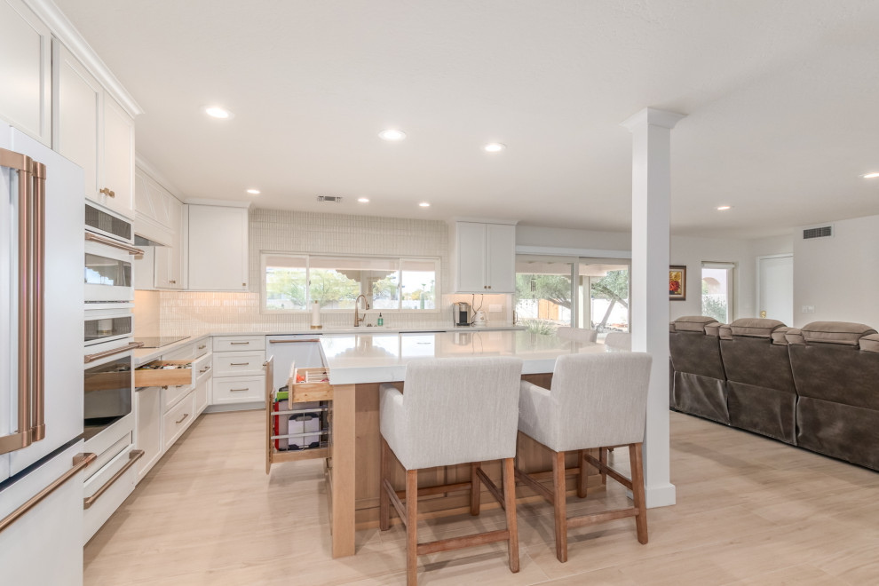 Transitional kitchen photo in Phoenix