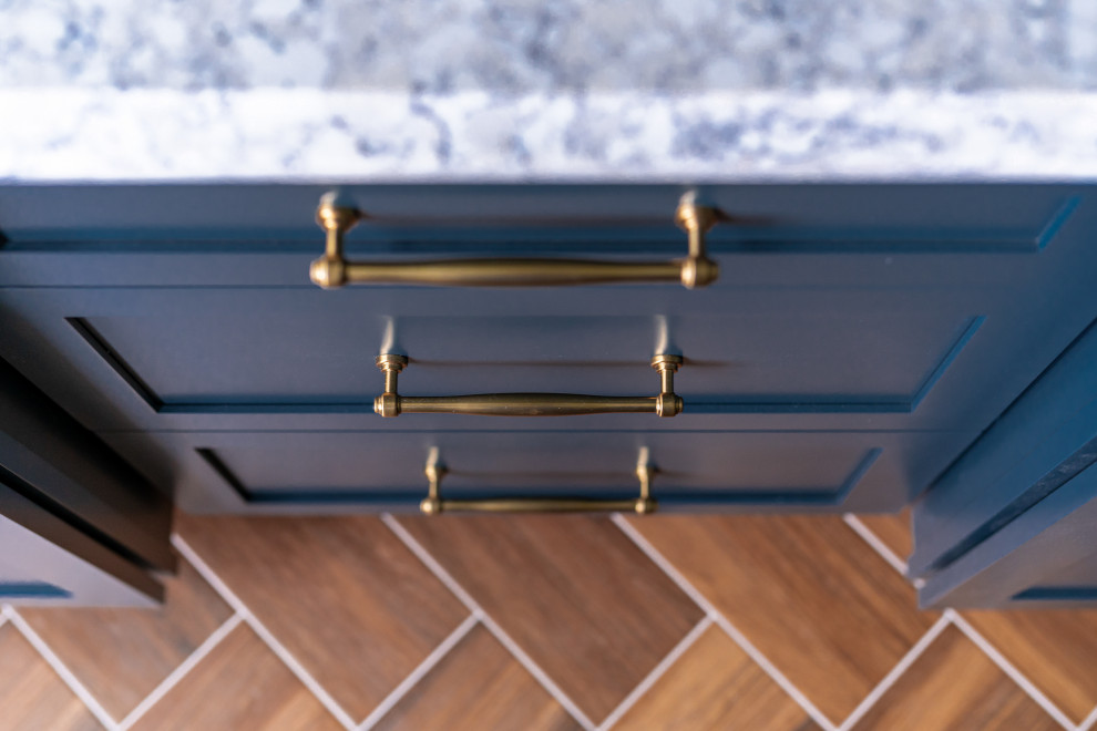 Home design - transitional home design idea in Boston