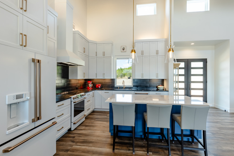 Inspiration for a transitional kitchen remodel in Austin