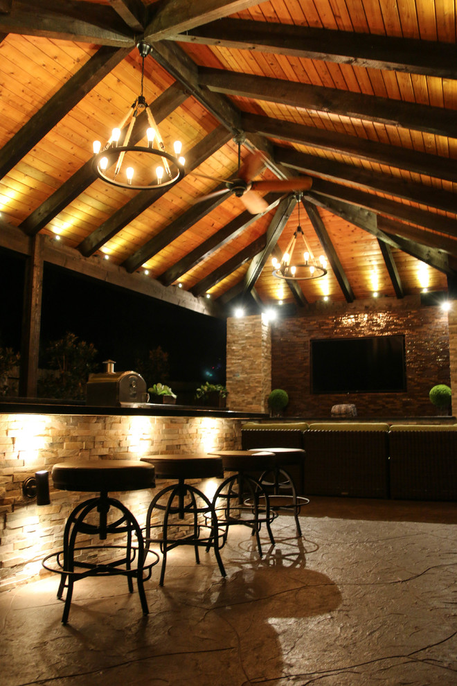 Transitional home design photo in Houston