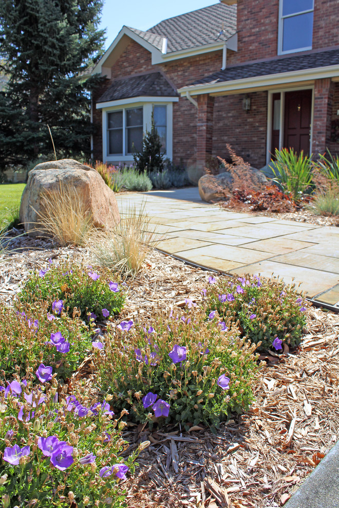 Design ideas for a small traditional front yard partial sun driveway in Denver with natural stone pavers.