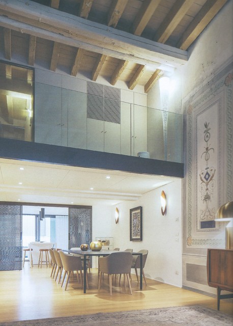 Loft in una casa del Quattrocento contemporary-dining-room