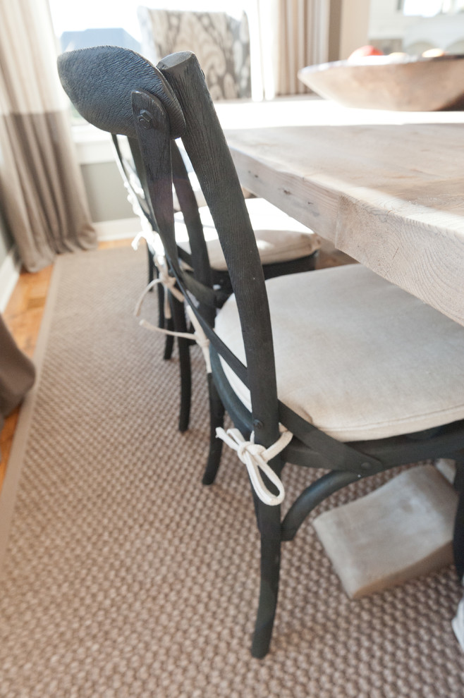 Example of a transitional home design design in Minneapolis