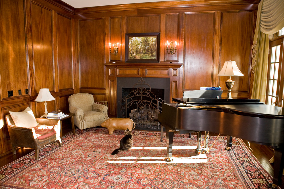 Photo of a traditional home office in Nashville.