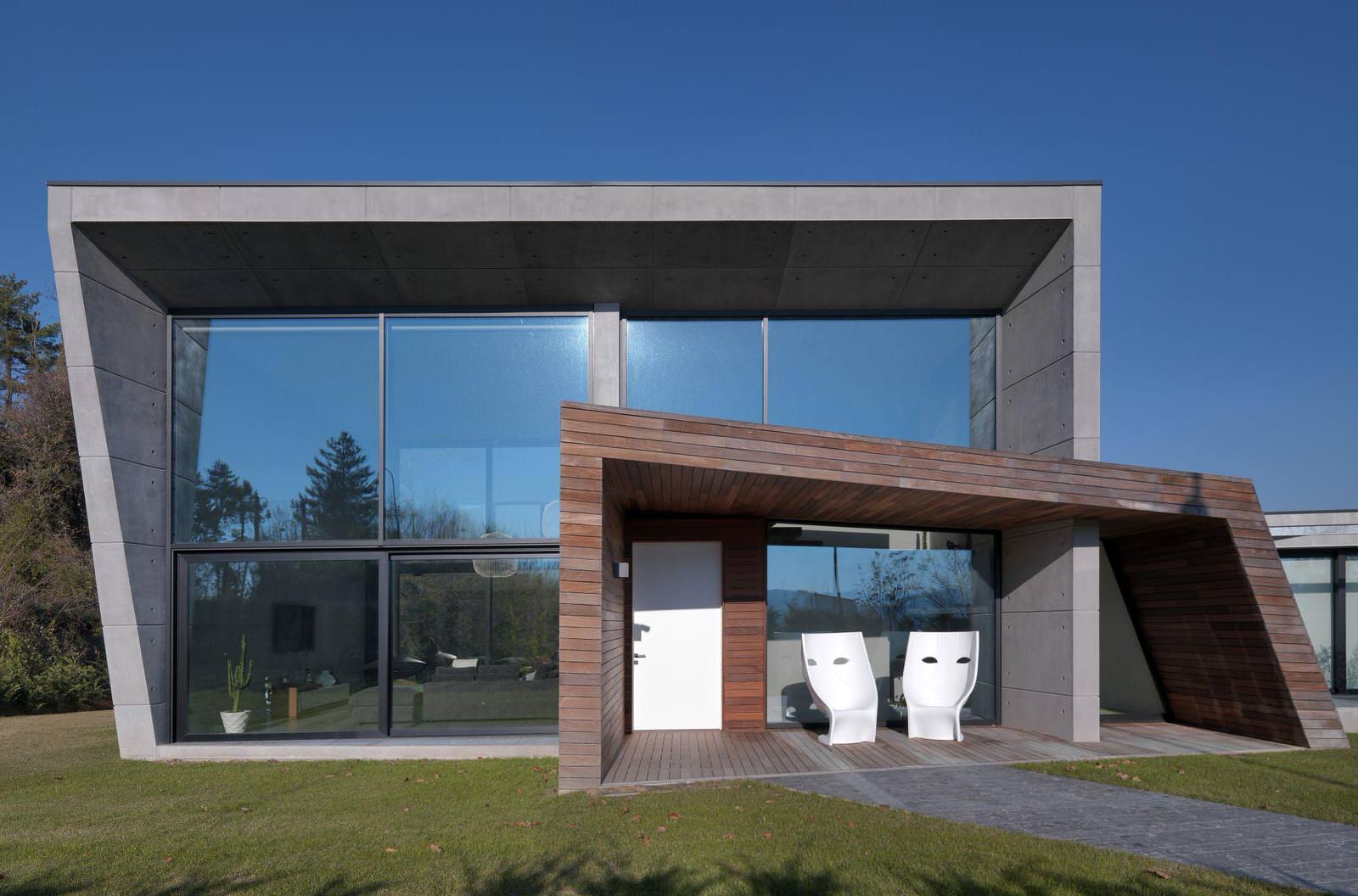 Коттедж с ленточным остеклением ( от нашего партнёра SCHUECO)