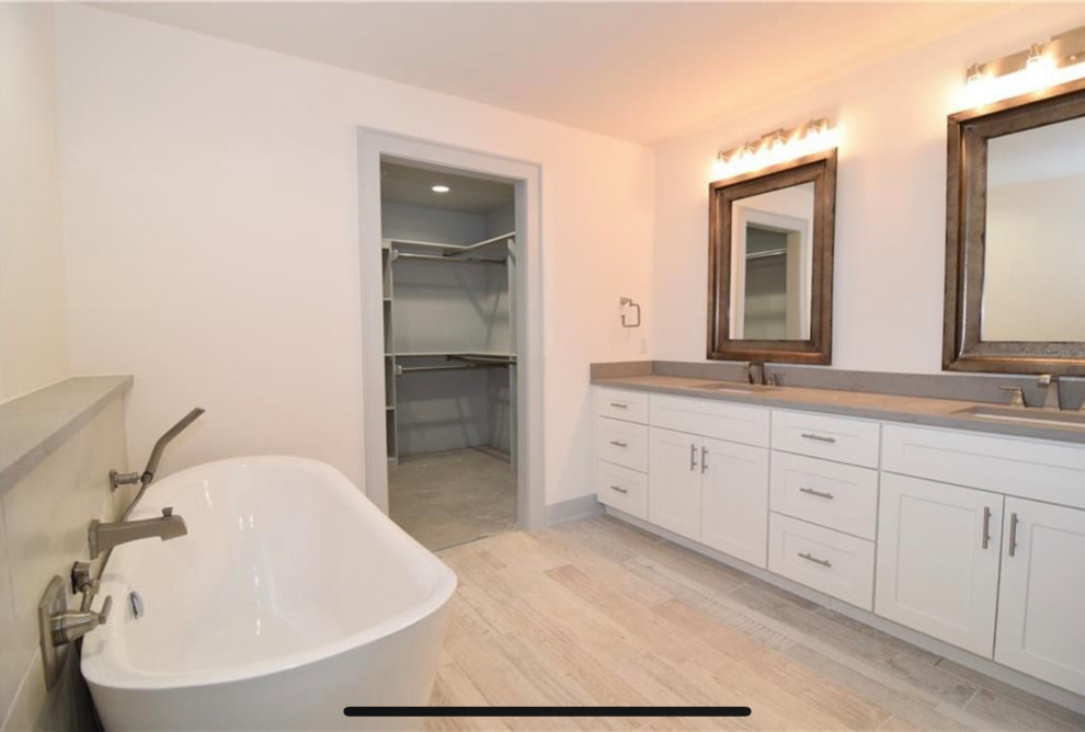 Bathroom - transitional bathroom idea