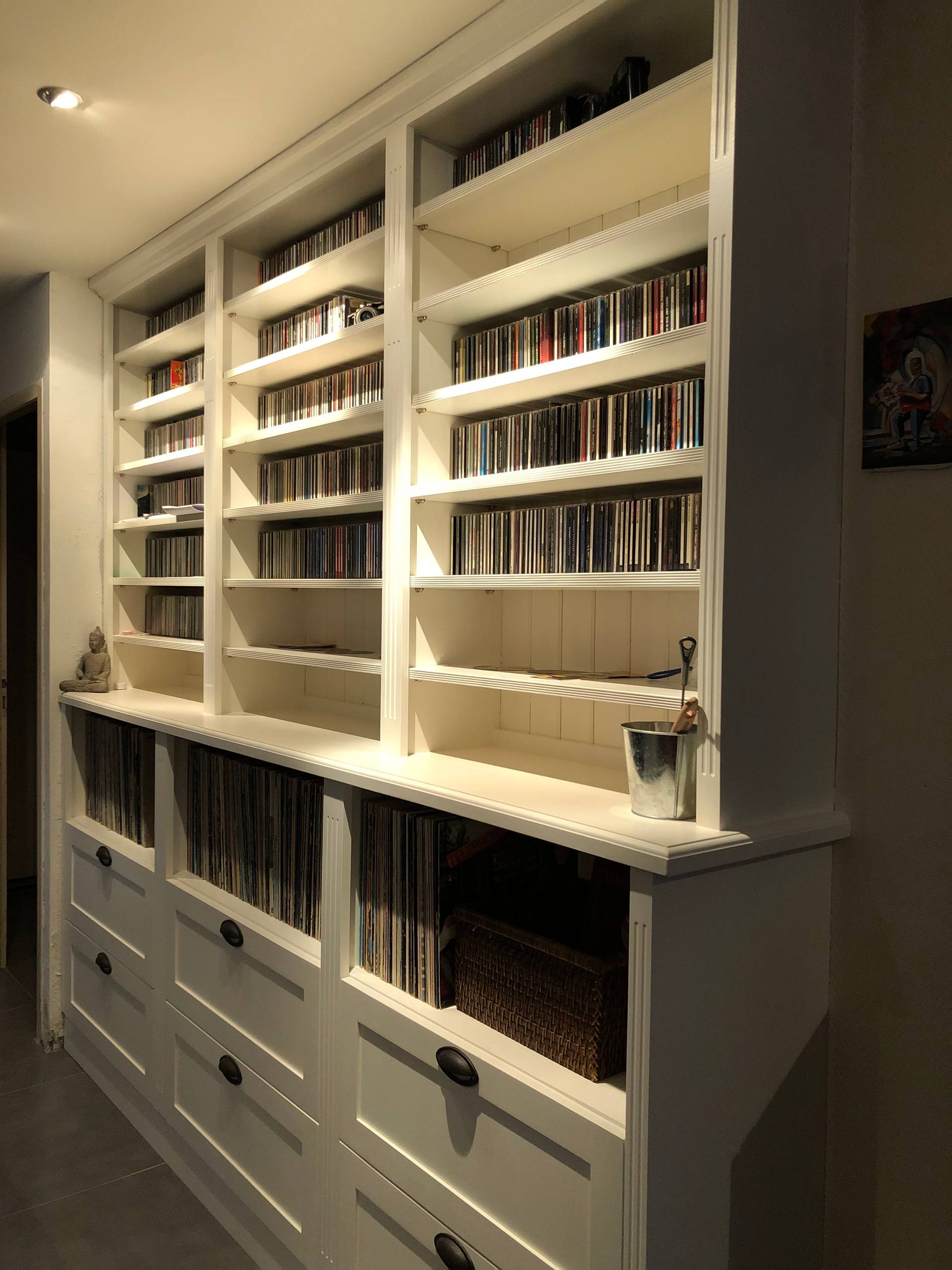 Bibliothèques sur-mesure en hêtre massif peint