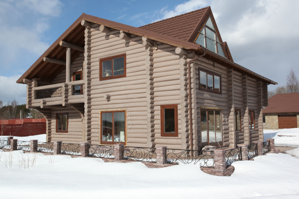 Дом из бревна .