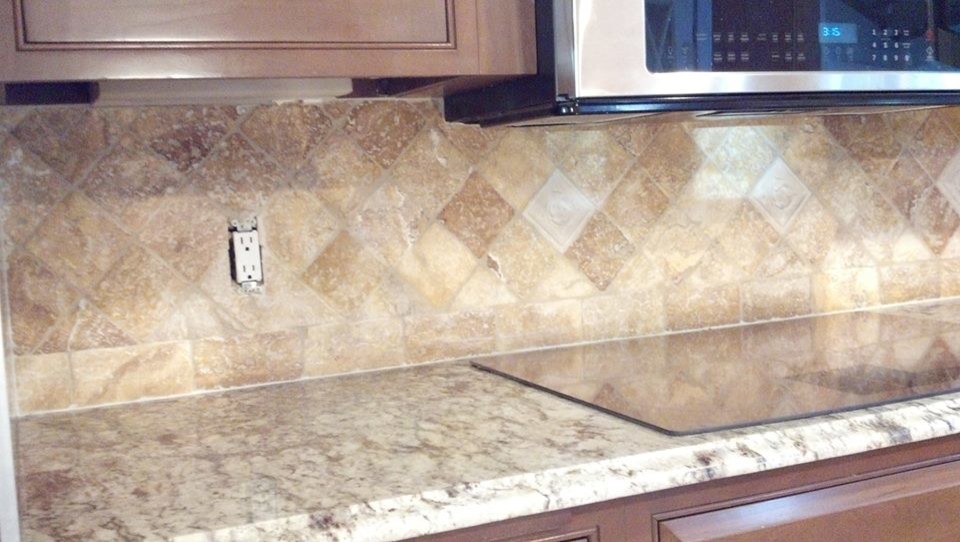 Kitchen - kitchen idea in Bridgeport