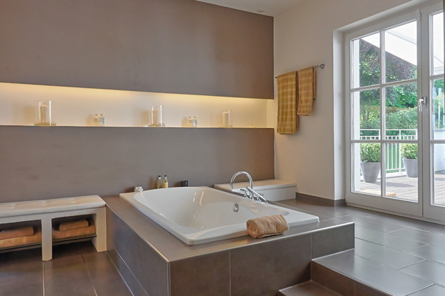 Wohnhaus contemporaneo-stanza-da-bagno