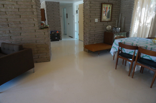 Custom Interior Epoxy Floor mid-century-flur