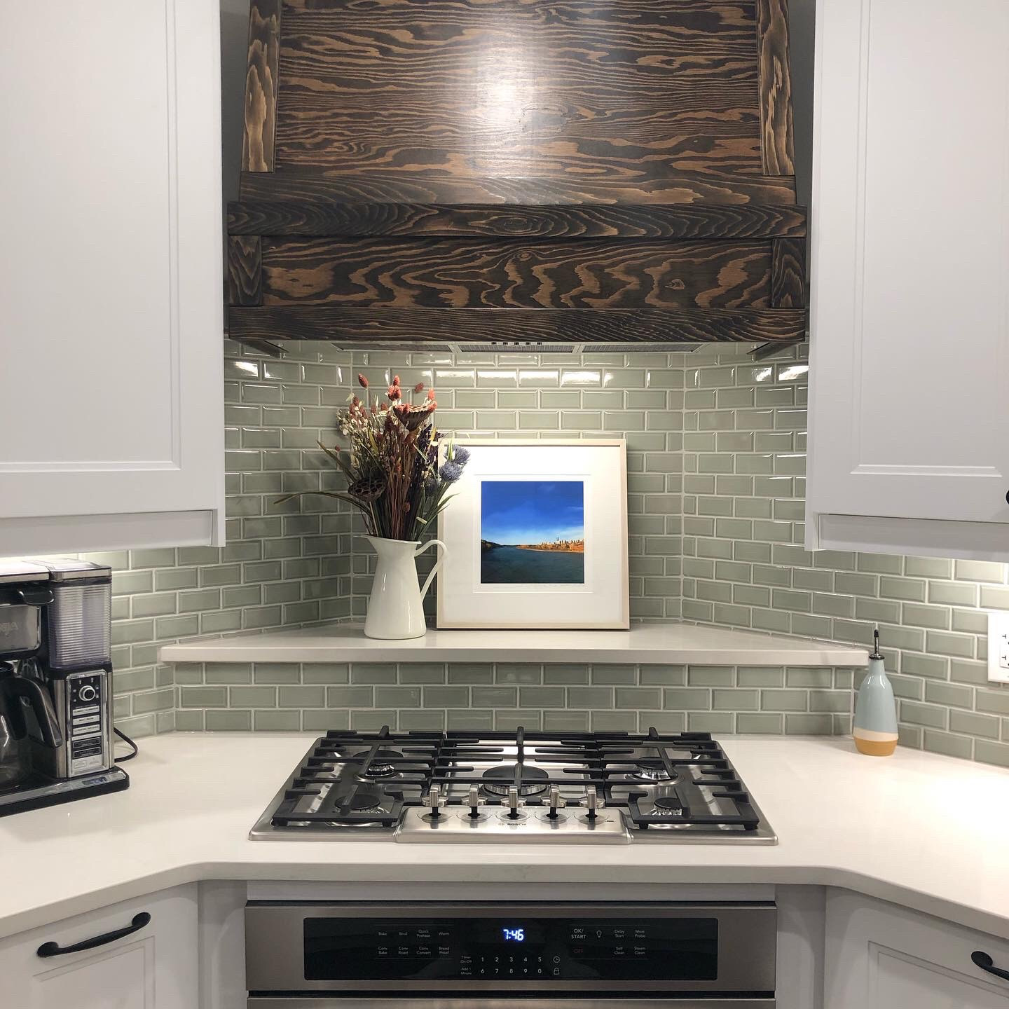 corner stove and built in hood fan