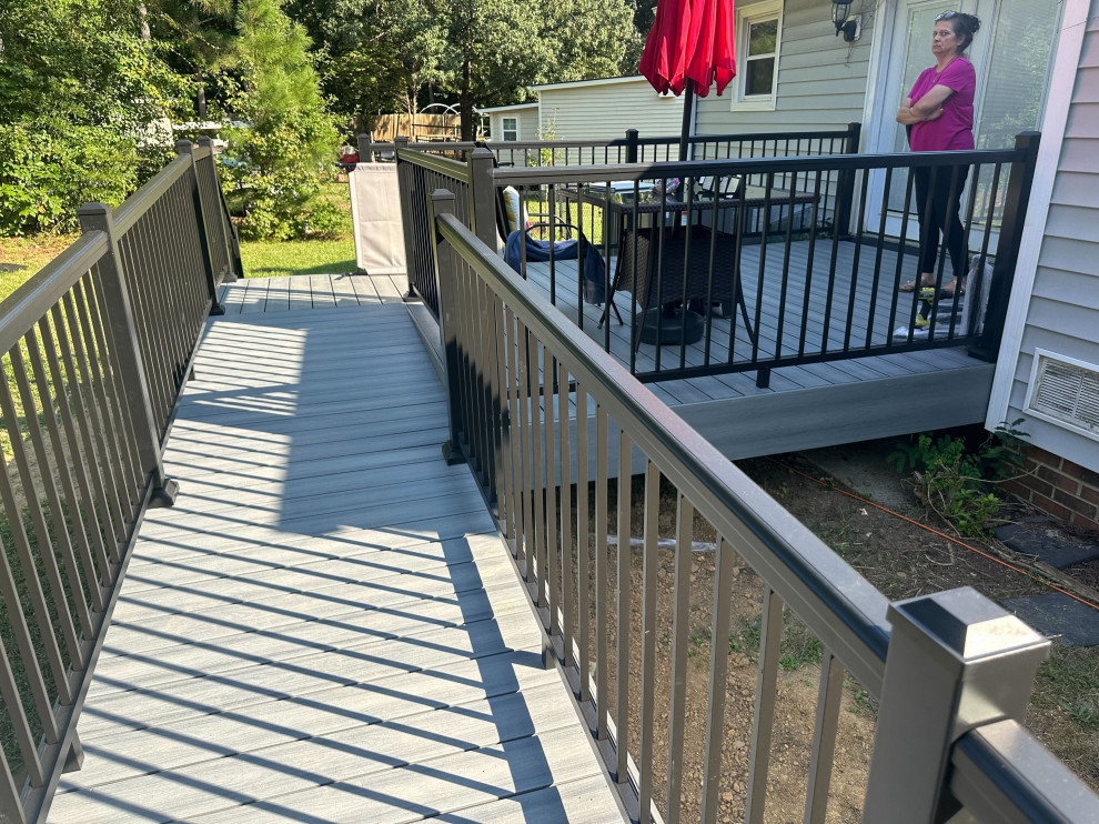 Composite Deck with Aluminum Rails