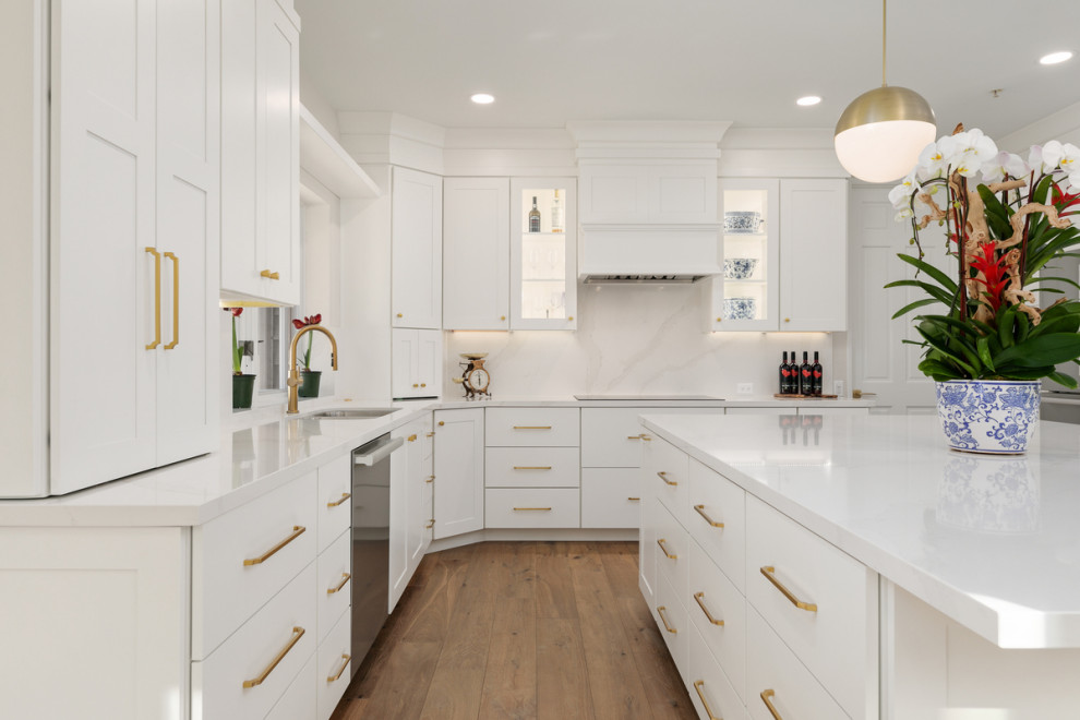 Classic white and gold kitchen