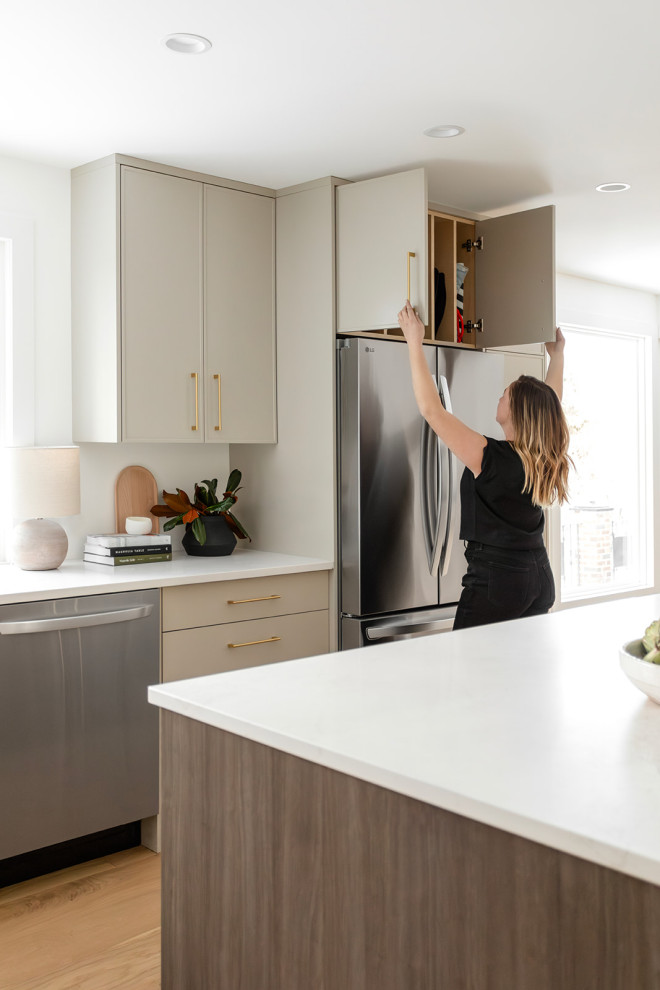 Transitional kitchen photo in Calgary