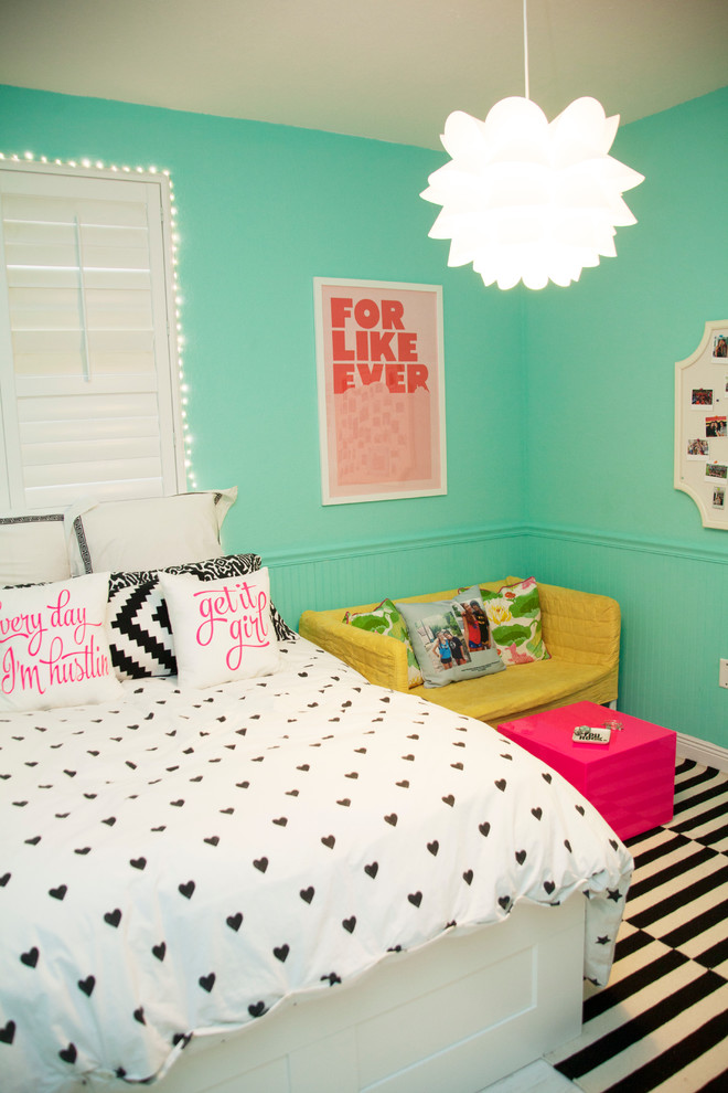 Transitional home design photo in Miami