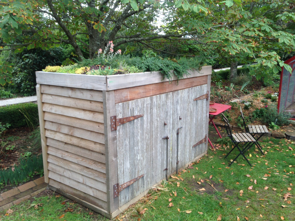 Photo of a small eclectic detached garden shed in Other.