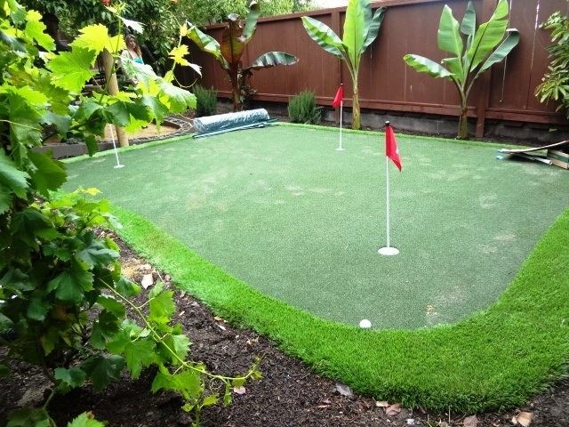 Mid-sized tropical backyard partial sun outdoor sport court in San Francisco with mulch for summer.