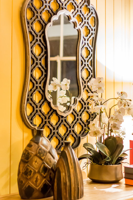Taringa Queenslander traditional-living-room