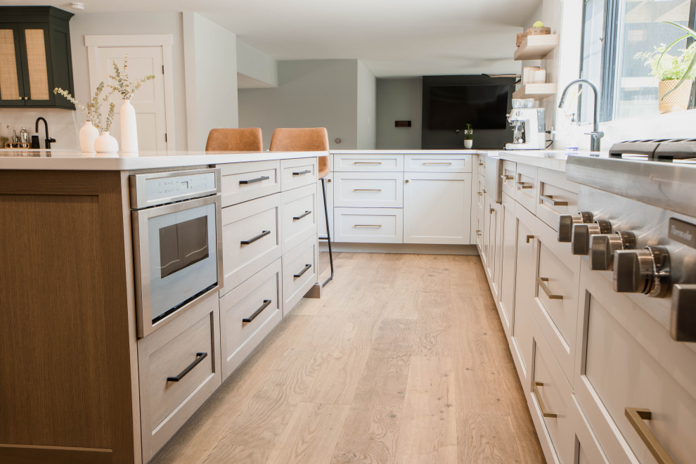 Kitchen - transitional kitchen idea in Boston