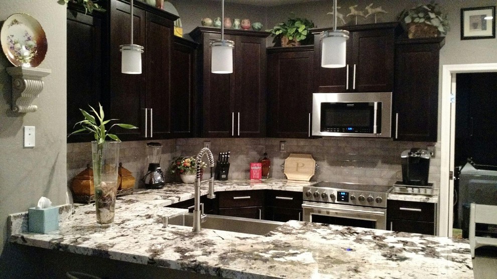 Kitchen - transitional kitchen idea in Phoenix