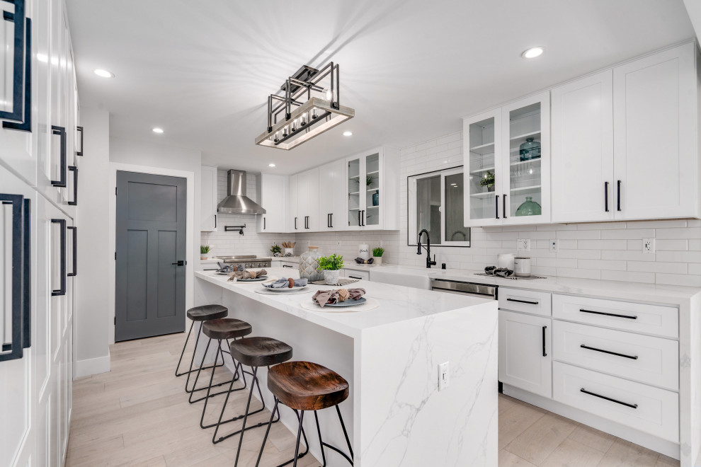 Kitchen - kitchen idea in Los Angeles