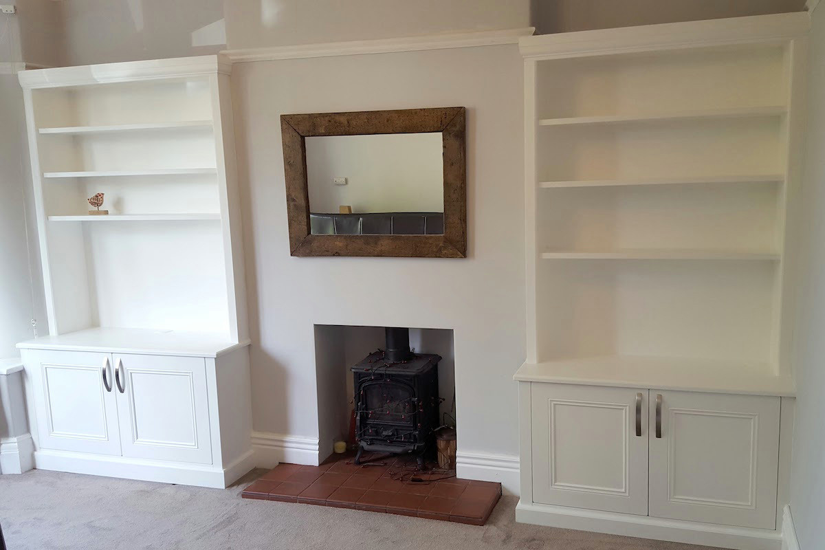 Classic Alcove Units in Brilliant White with Large Handles