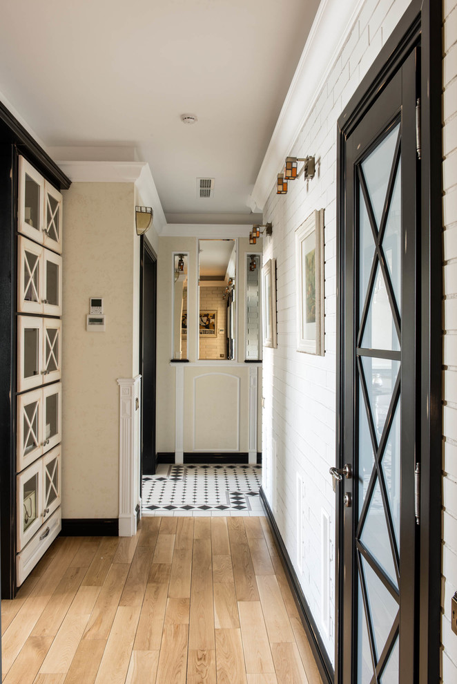 Photo of a transitional hallway in Moscow with white walls.