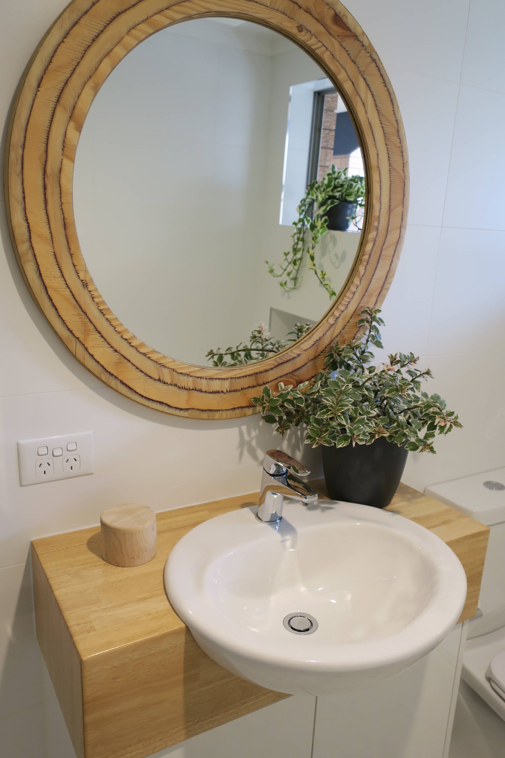 Project 18  - THE APARTMENT DEE WHY is open for business  -  Air B and B