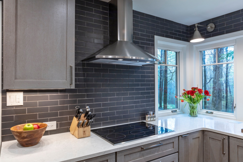 Inspiration for a contemporary u-shaped medium tone wood floor and brown floor eat-in kitchen remodel with an undermount sink, shaker cabinets, gray cabinets, quartz countertops, gray backsplash, ceramic backsplash, stainless steel appliances, an island and gray countertops