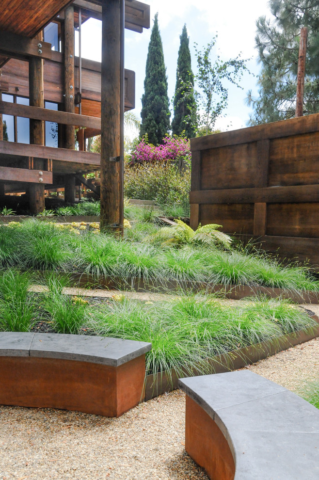 Design ideas for an industrial backyard garden in San Francisco with decomposed granite.