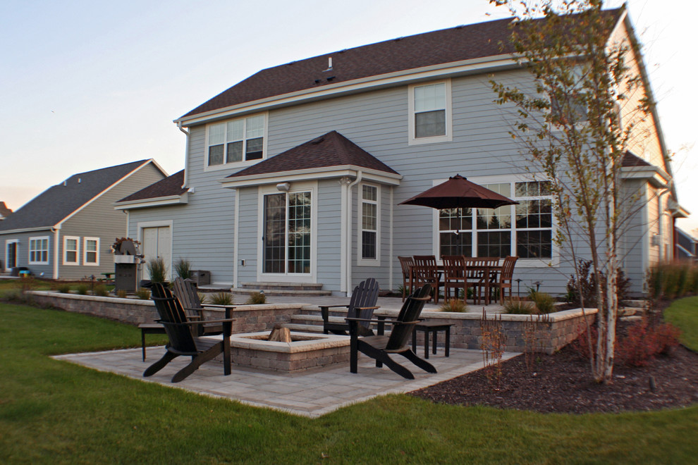 Inspiration for a contemporary patio remodel in Milwaukee