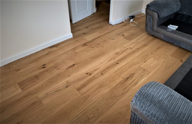 Lounge around with Laminate flooring moderne-dagligstue