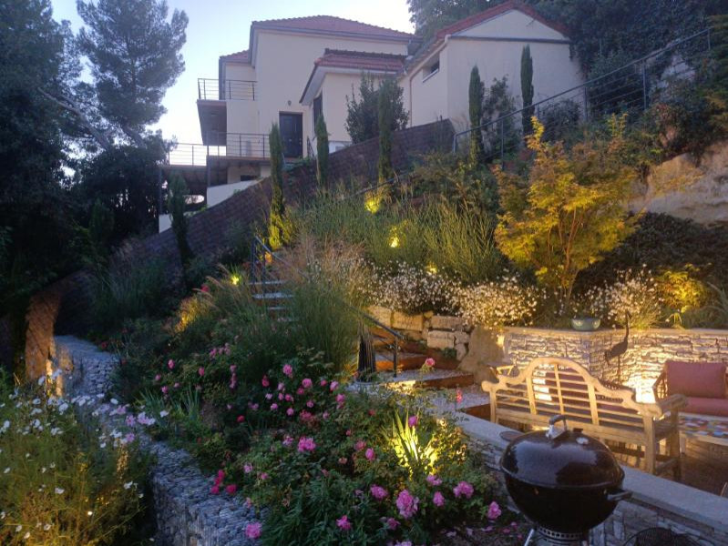 Jardin sur les falaises rocheuses