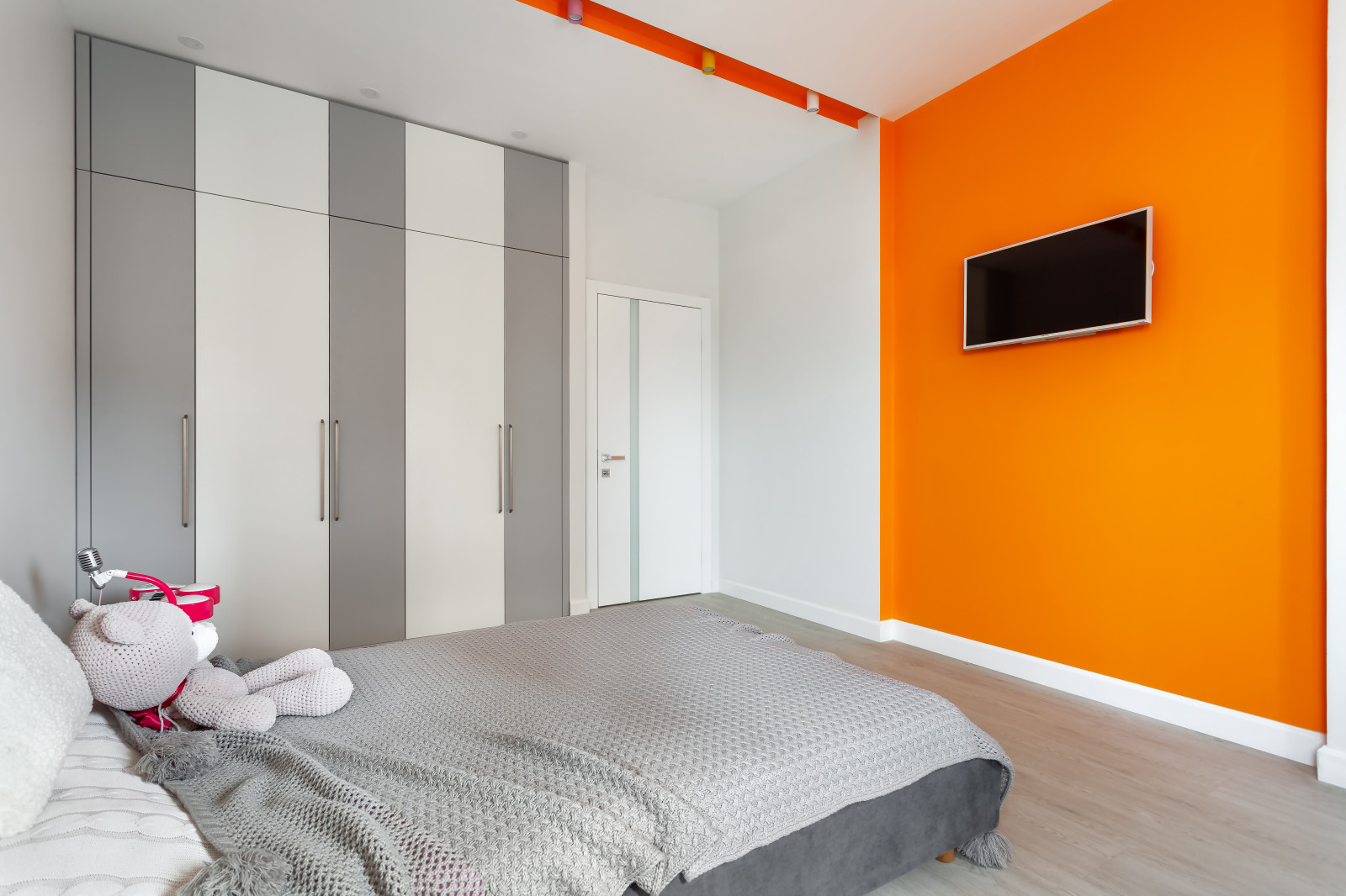 Воздушная квартира с яркими акцентами