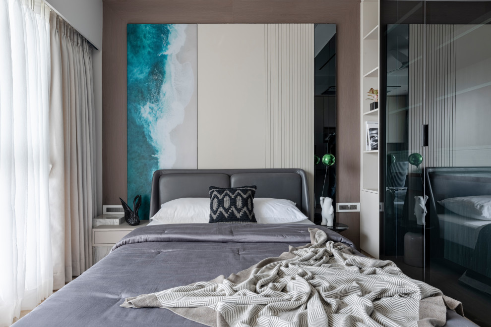 Photo of a contemporary bedroom in Mumbai.