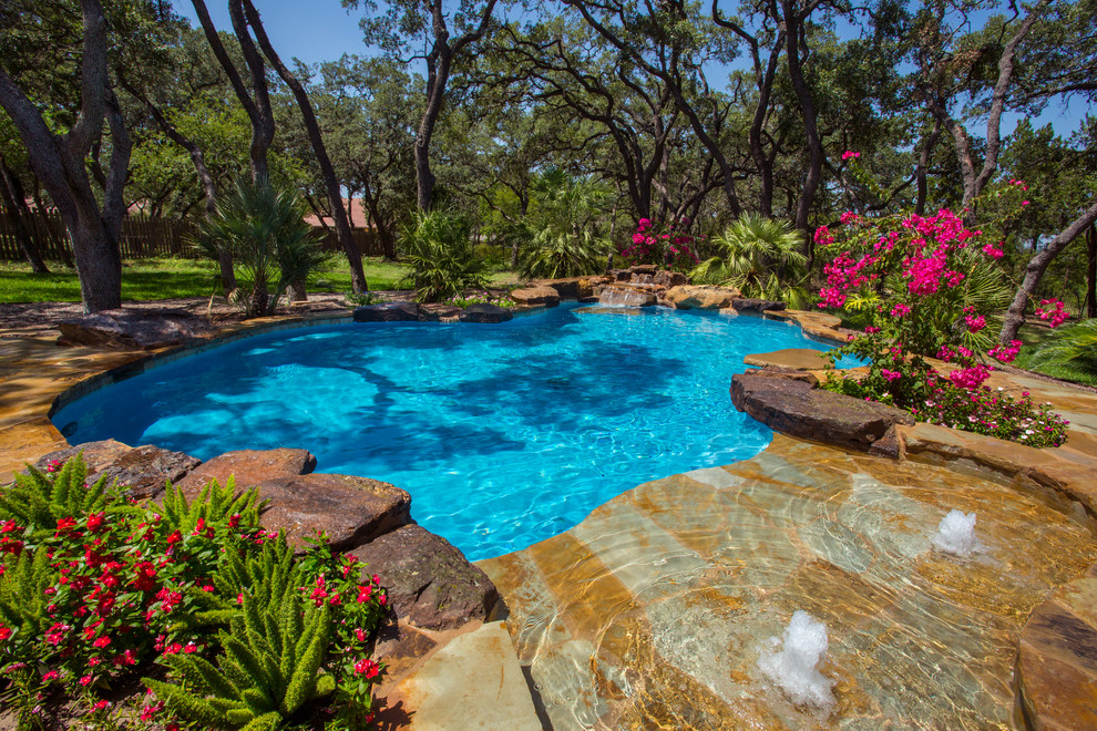 This is an example of a tropical pool in Austin.